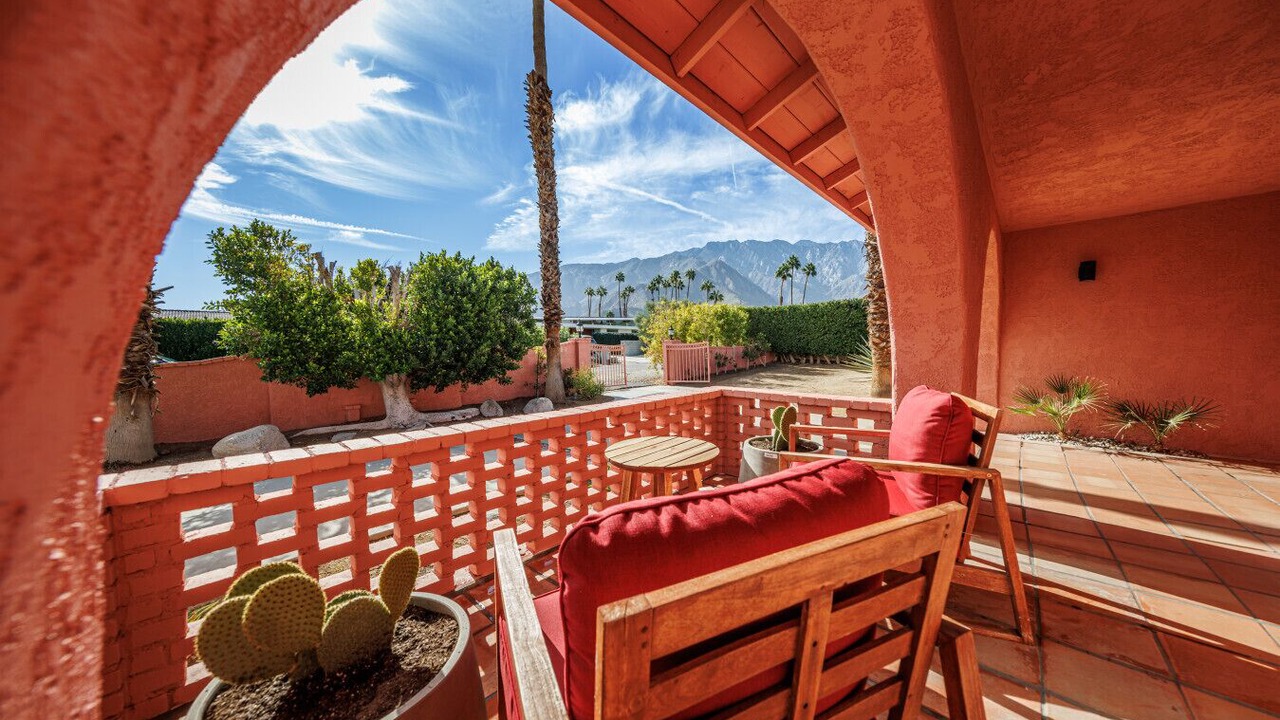 Photo of Patio Balcony in Racquet Club West