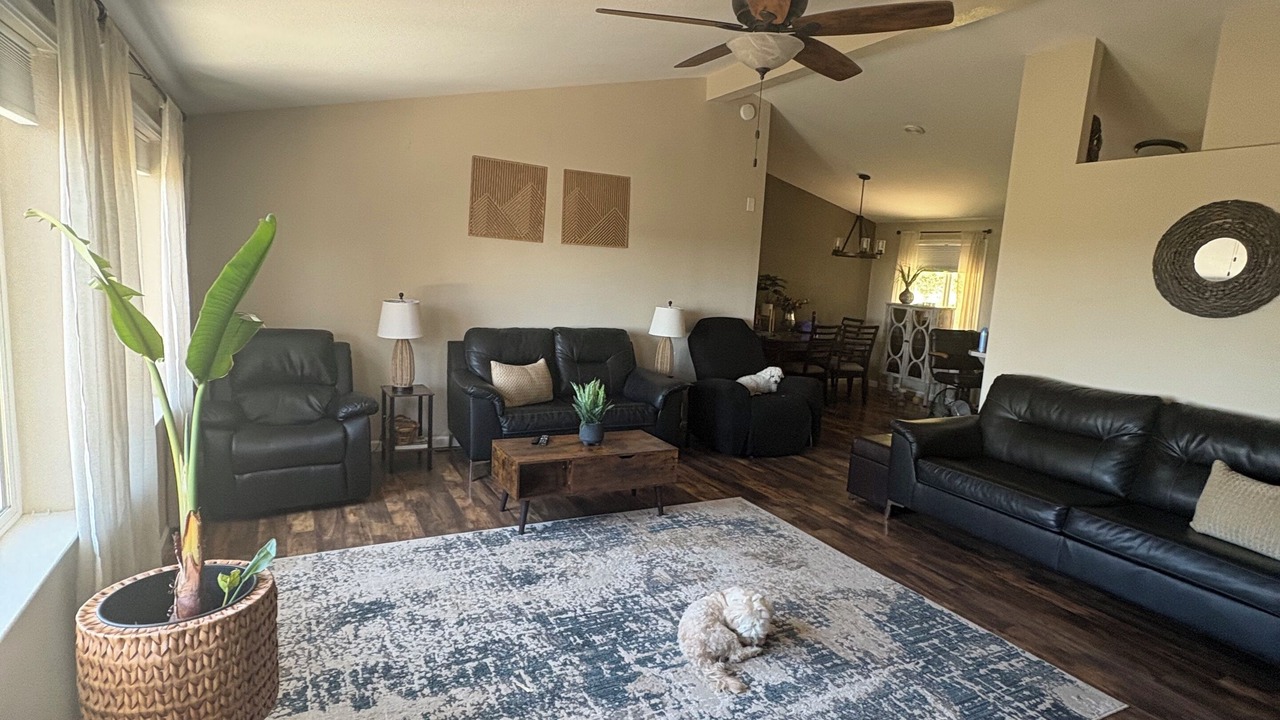 Photo of Livingroom in Phoenix Lake-Cedar Ridge