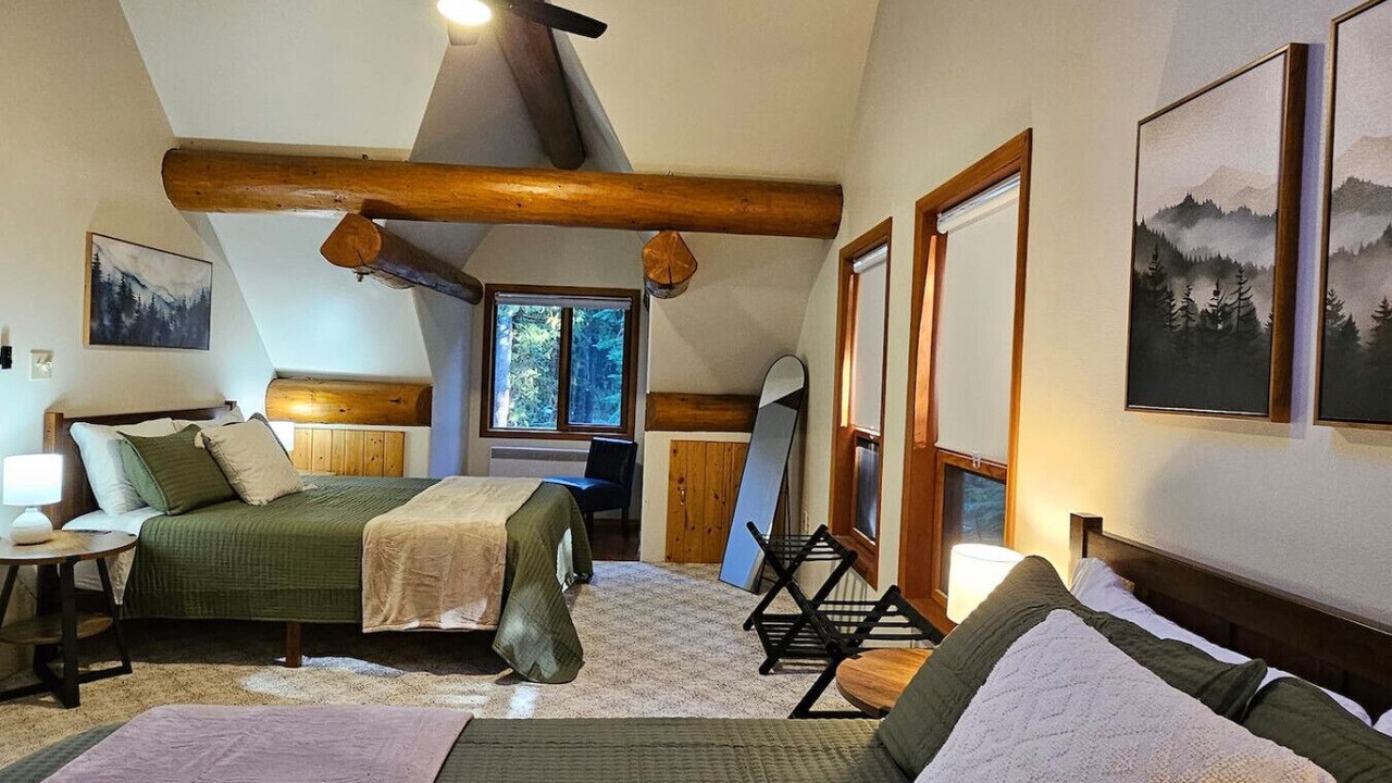 Photo of Bedroom in Glacier
