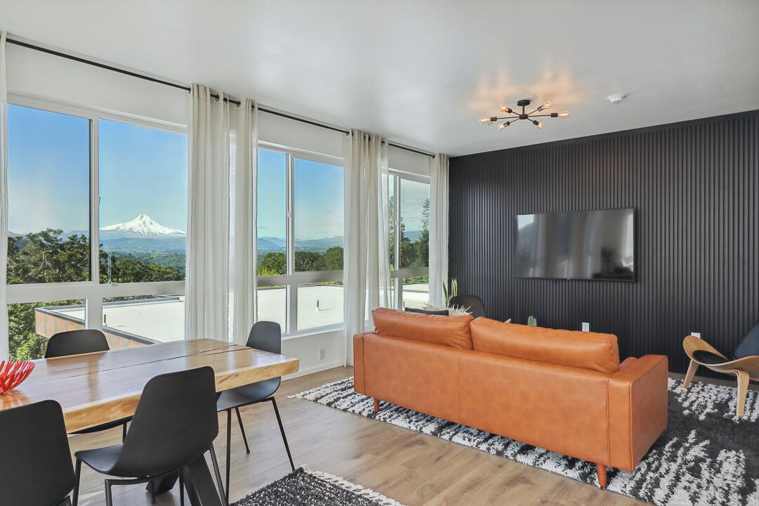 Photo of Livingroom in White Salmon
