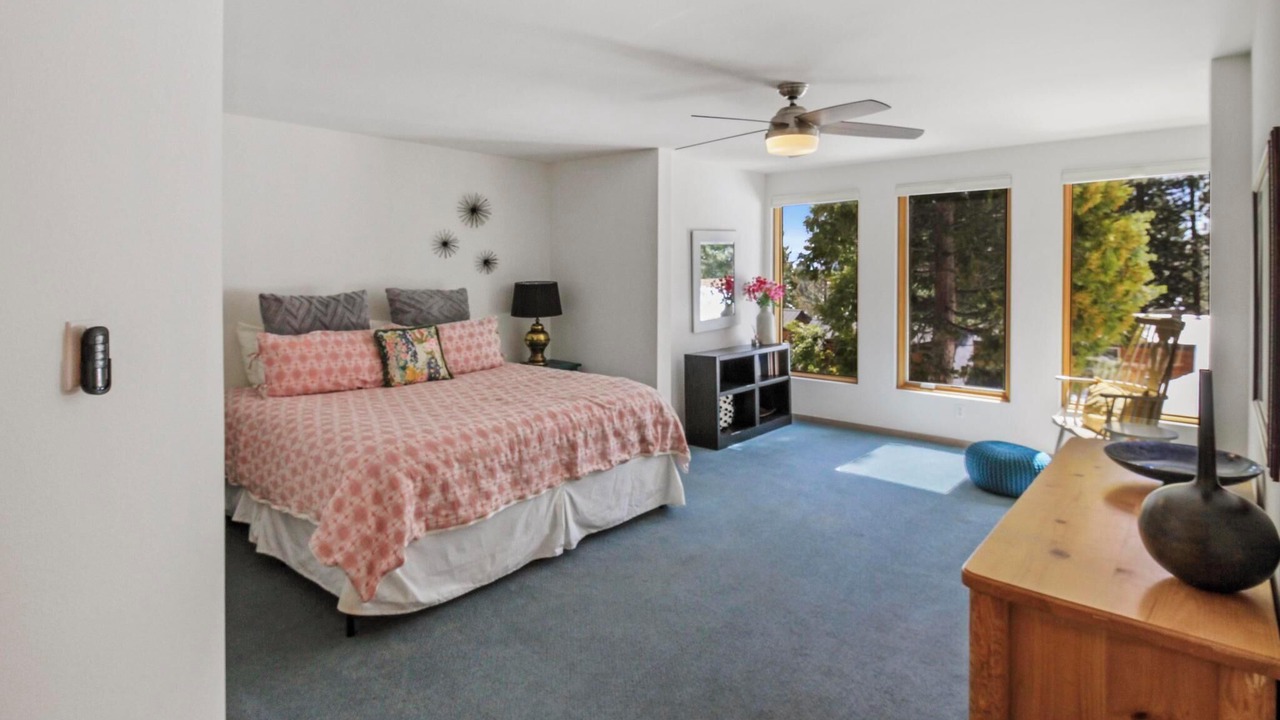 Photo of Bedroom in Lake Forest