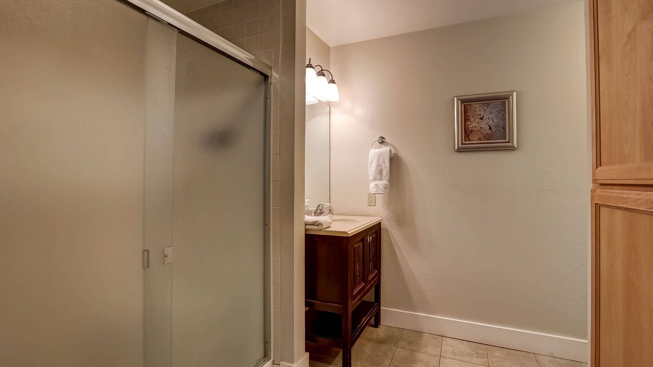 Photo of Bathroom in Al Tahoe