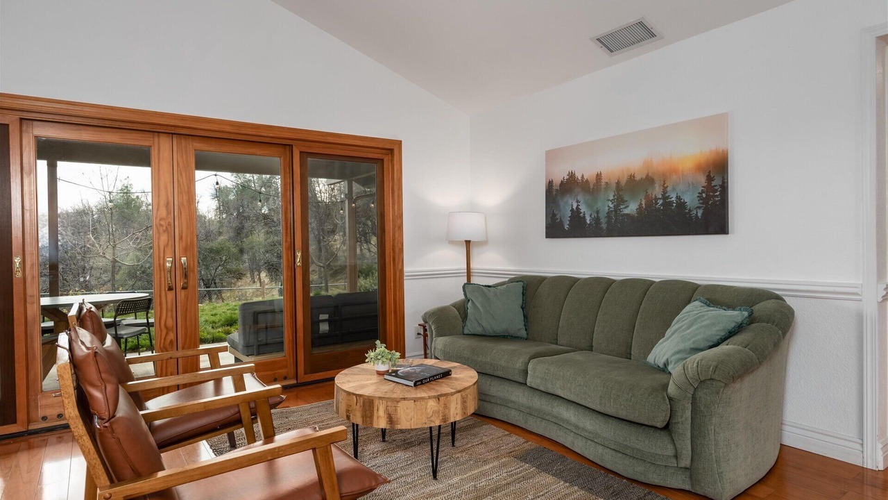 Photo of Livingroom in Oakhurst