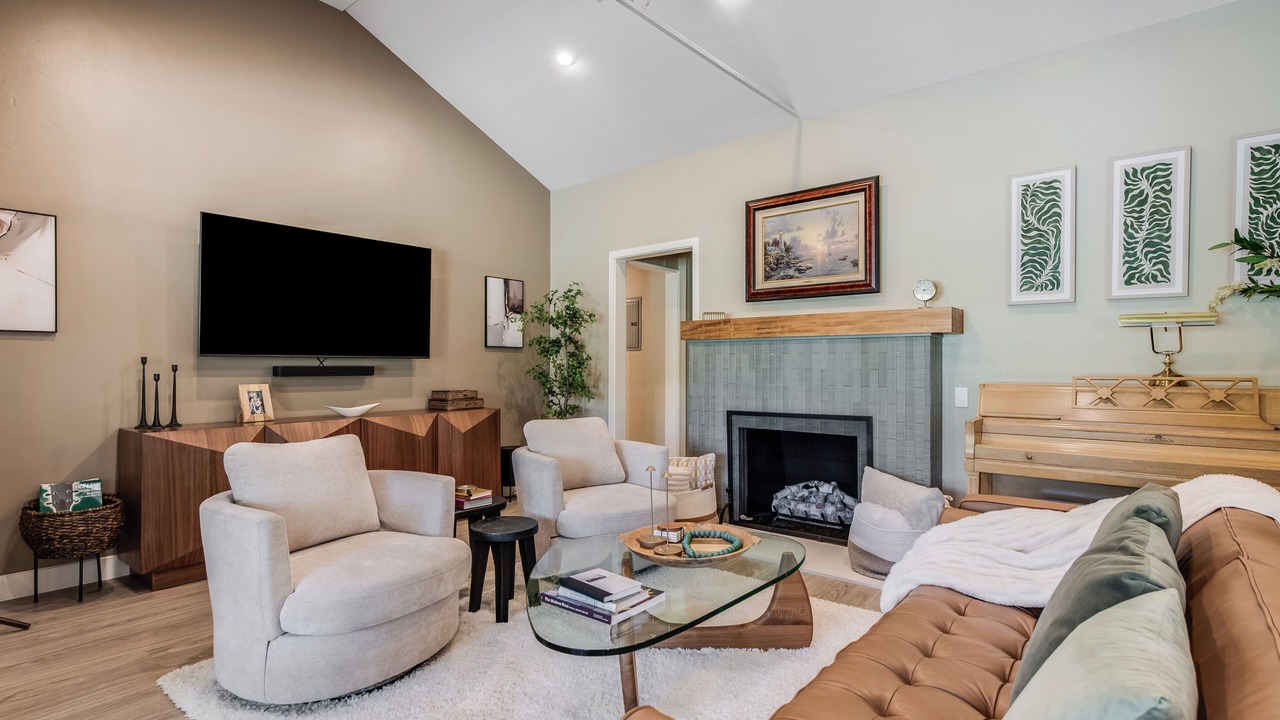 Photo of Livingroom in Studio City