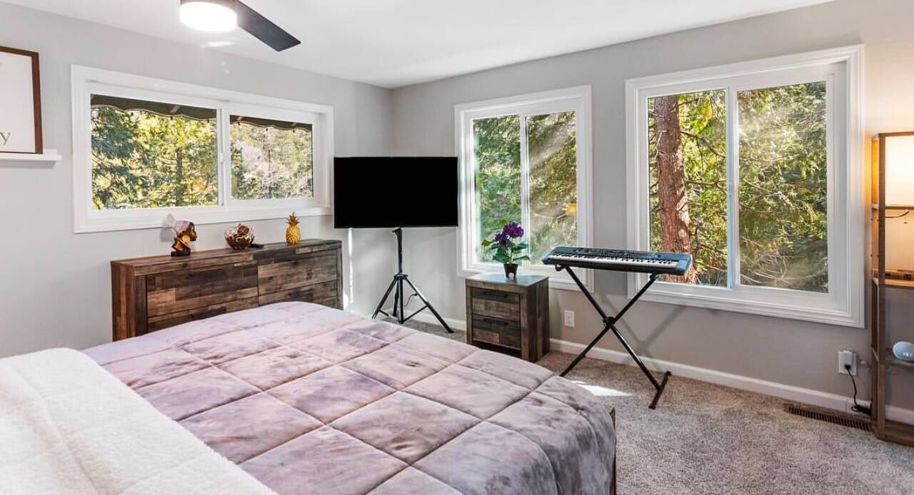 Photo of Bedroom in Crestline