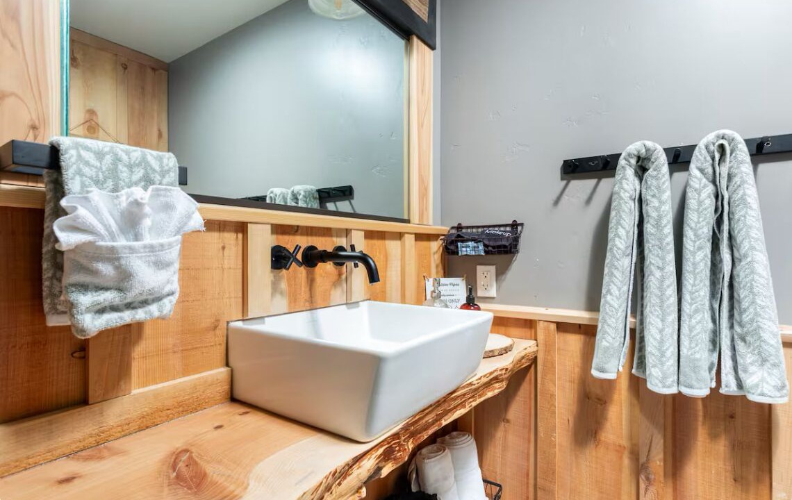 Photo of Bathroom in Mariposa