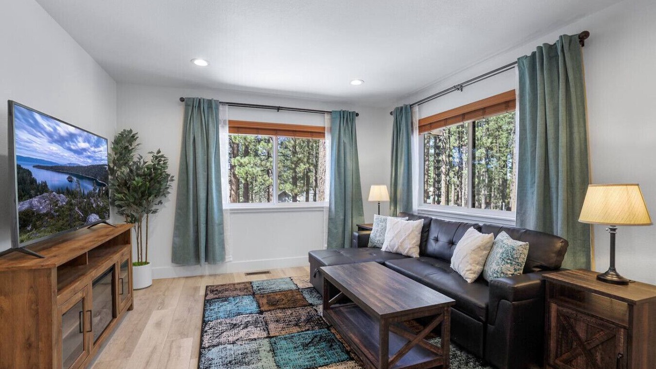 Photo of Livingroom in Black Bart