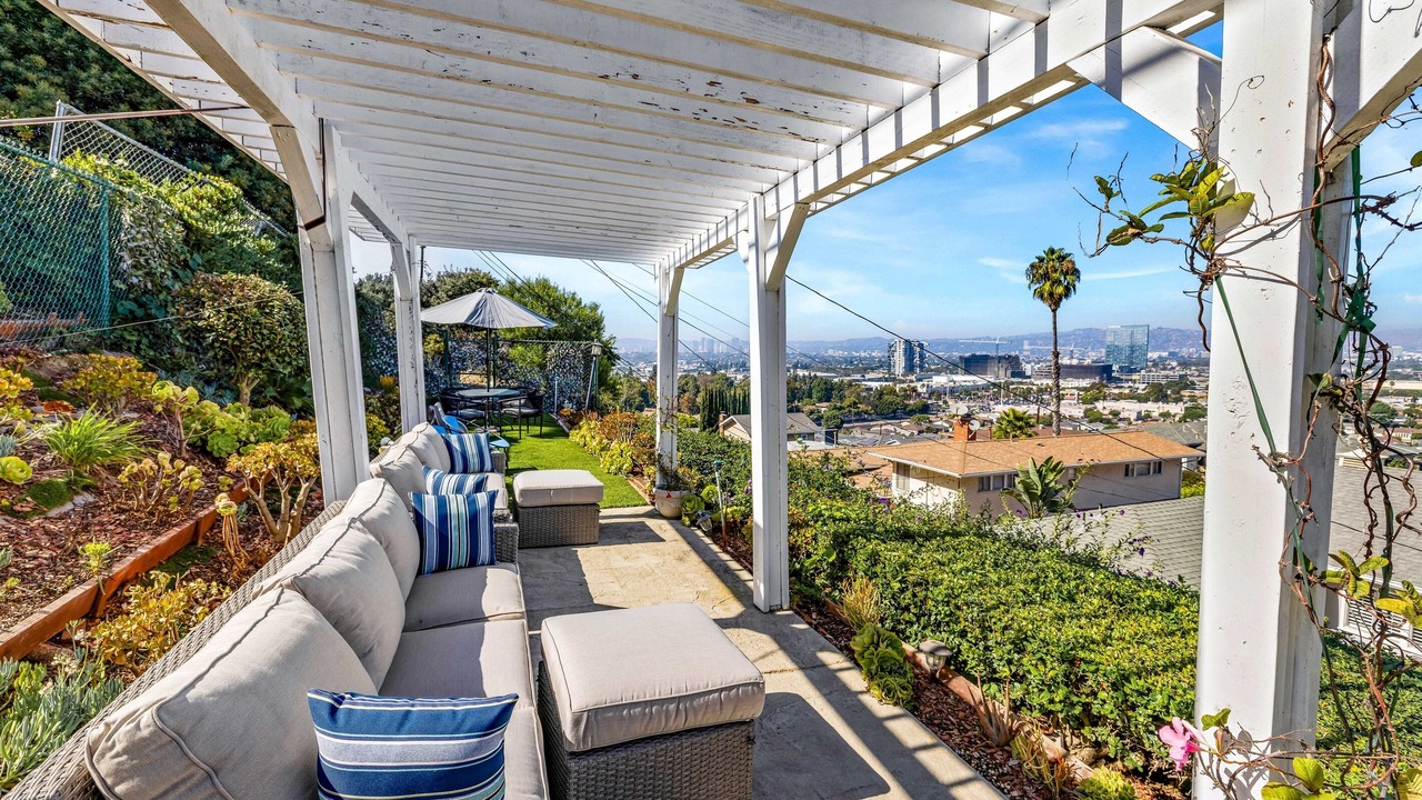 Photo of Patio Balcony in Ladera Heights