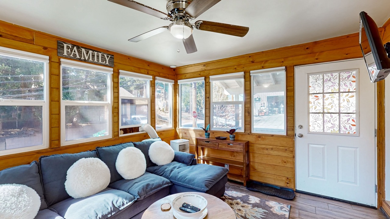 Photo of Livingroom in Cedar Glen