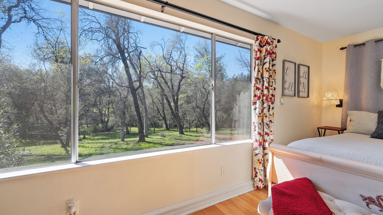 Photo of Bedroom in Shasta Lake