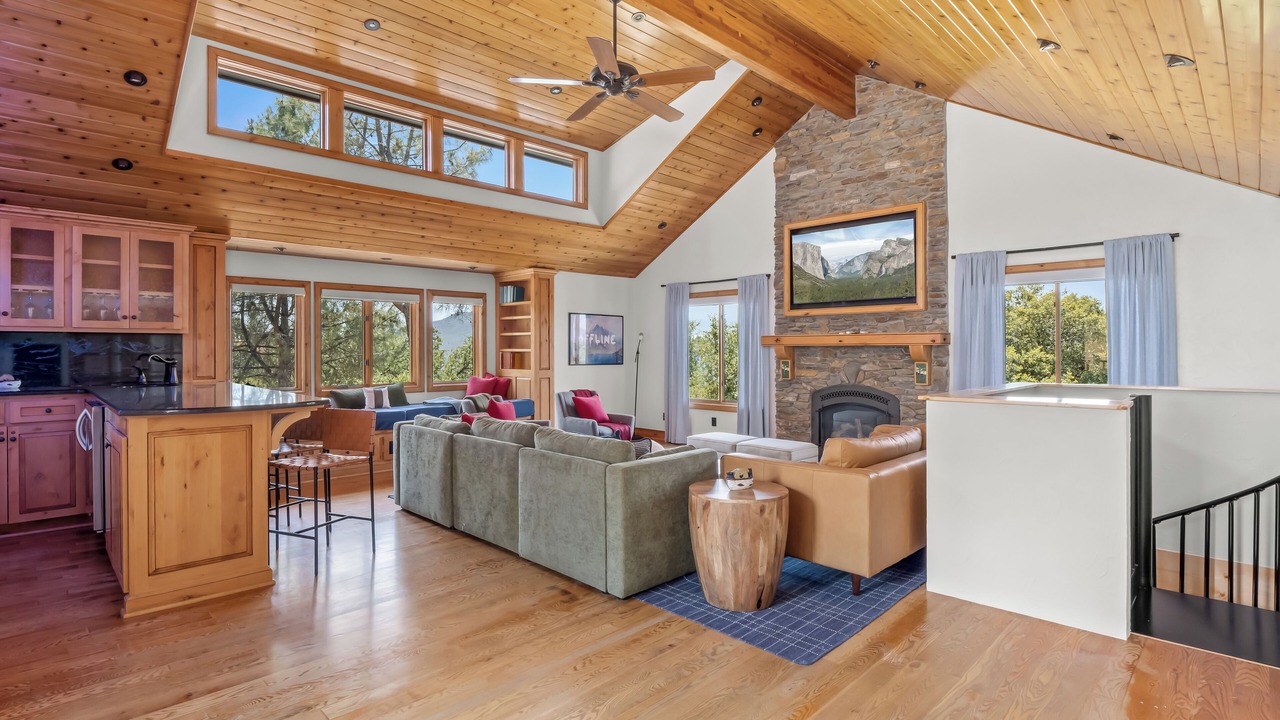 Photo of Livingroom in Oakhurst