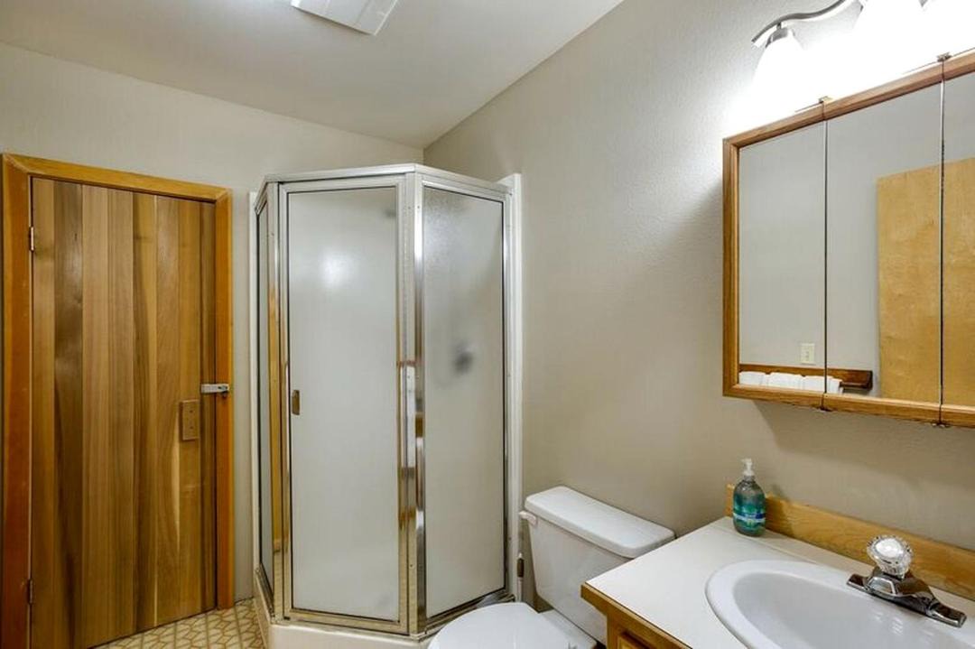Photo of Bathroom in Glacier