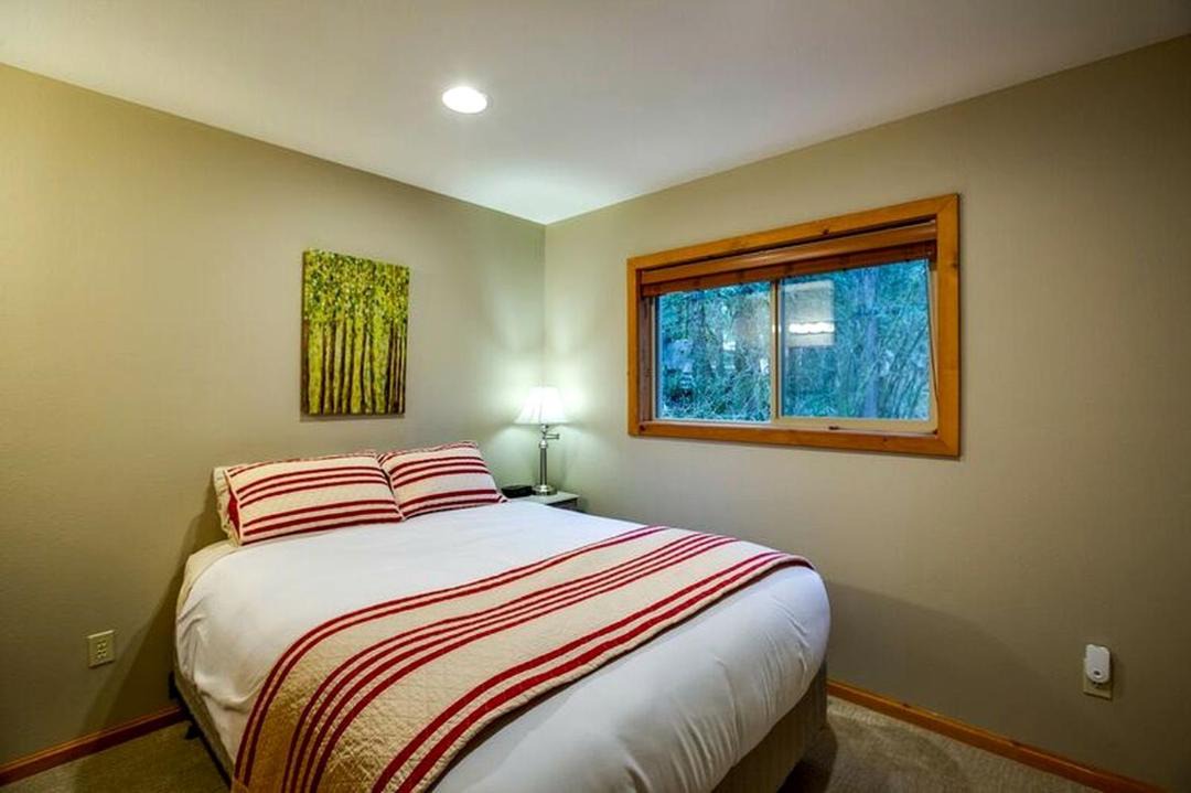 Photo of Bedroom in Glacier