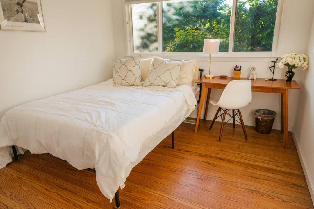 Photo of Bedroom in Willow Glen South - Lincoln Glen