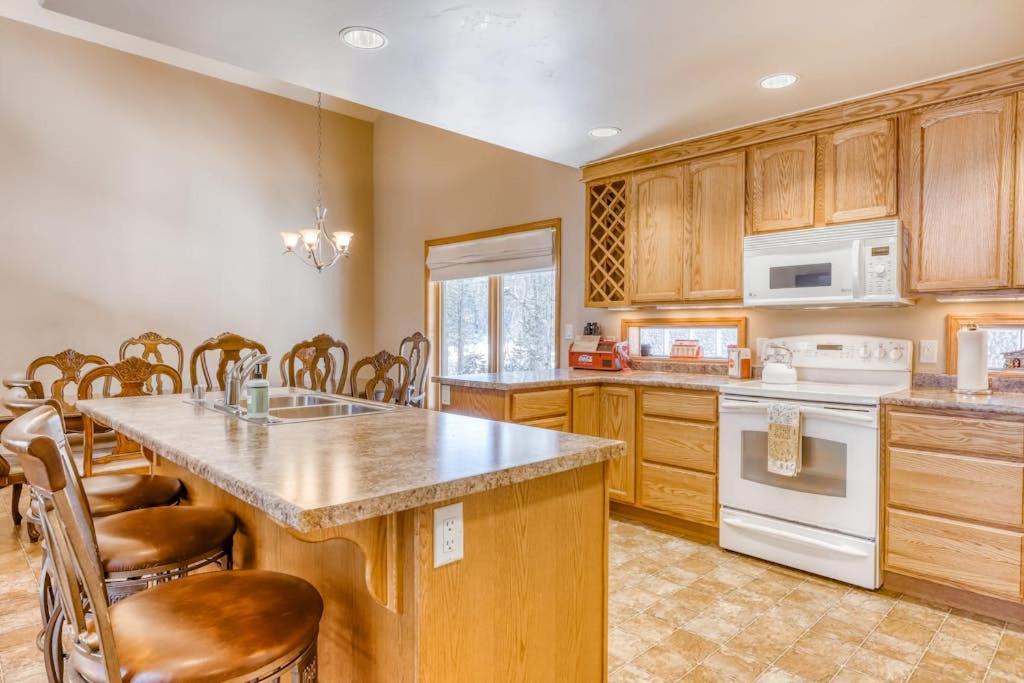 Photo of Kitchen in Serene Lakes