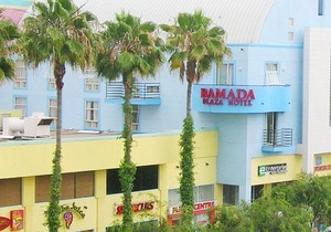 Ramada Plaza by Wyndham West Hollywood Hotel & Suites