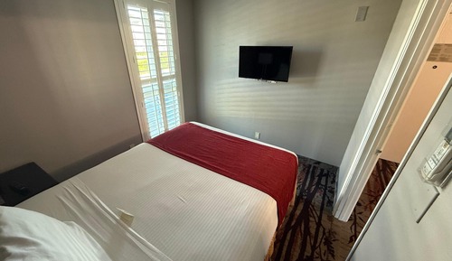 Business Suite, 1 Queen Bed with Sofa bed, Non Smoking, Corner