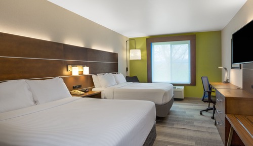 Suite, 2 Queen Beds (Additional Living Area)