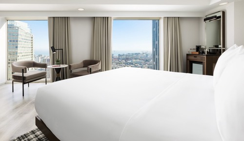 Room, 1 King Bed, Corner