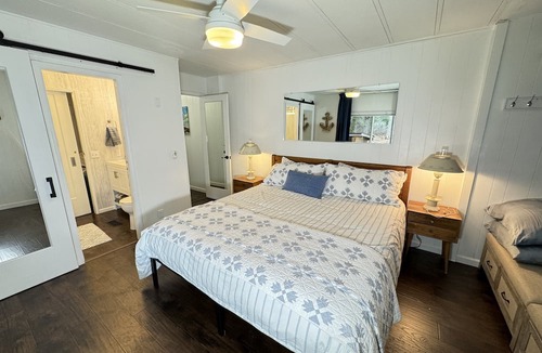 Lakehead-Lakeshore House | Cute Lakefront & Riverfront Home, Sleeps 8 - Shasta Lakeshore Retreat #11