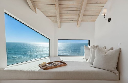 Solana Beach Apartment | Oceanfront 3BD Penthouse. Pool Spa Pickleball and a short walk to all!