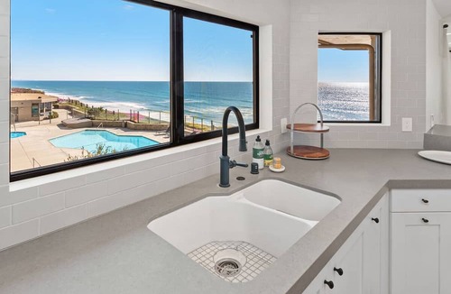 Solana Beach Apartment | Oceanfront 3BD Penthouse. Pool Spa Pickleball and a short walk to all!
