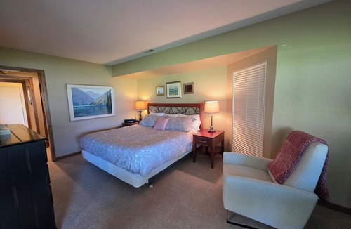 Wapato Point Condo | Wapato Point Halmalka Condo 502-B 2 Bed 2 Bath Sleeps 5-6, Close to Outdoor Pool