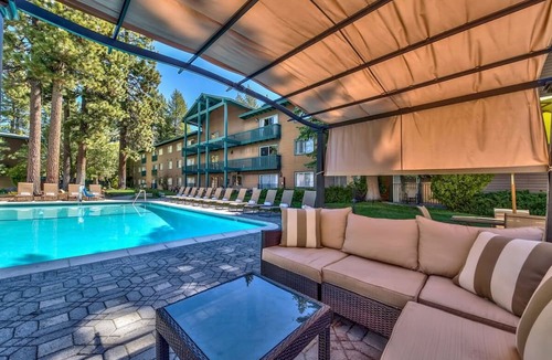 South Lake Tahoe Hotel | Indulge in Home-Like Comfort! Pet-friendly Property, Free Breakfast!