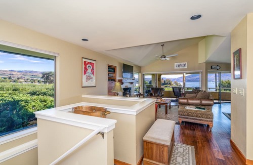 Wapato Point Condo | Wapato Point Halmalka Condo 512B Sleeps 8 by Outdoor Pool, Sandy Beach Amenities