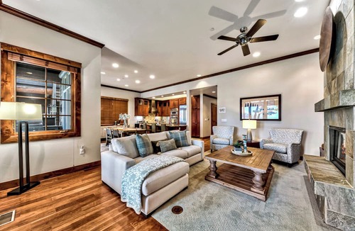 Sierra Shores Condo | Lakefront Villa w/luxury ammenities near Heavenly | SS5