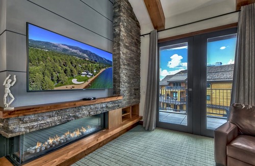 Lakeside Park Condo | Luxury Two Bedroom Residence steps from Heavenly Village Book 7 Nights for 10% Off by RedAwning