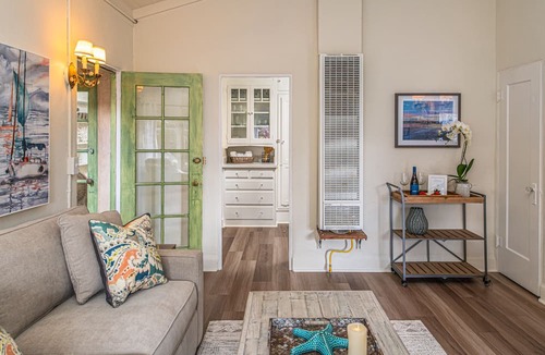 Northwest Carmel Apartment | 3795 The Artist's Way - Adorable Downtown Flat