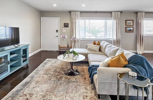 Washington Culver Apartment | Spacious Apartment Near Venice and Sony Studios