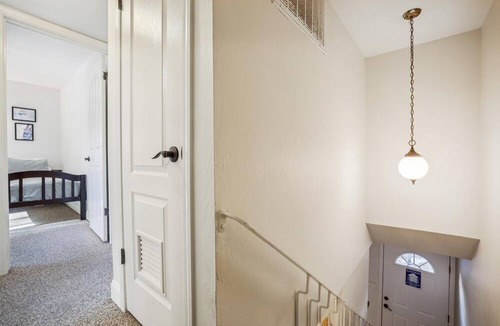 Lake Forest Condo | Relax & Recharge: Quiet 2BR Condo in the Heart of North Shore