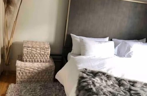 Pacific Heights Condo | Charming Home in Pacific Heights