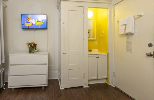 Civic Center Hotel | Economy Double Room with Private External Bathroom