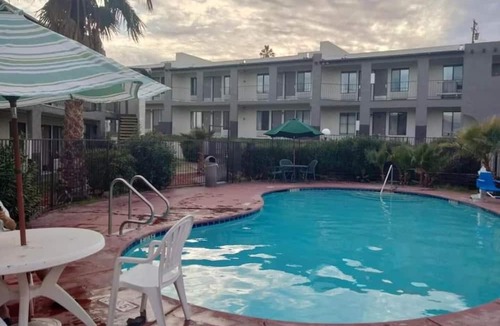 Barstow Apartment | Junior Room with Queen Bed|Nsmk
