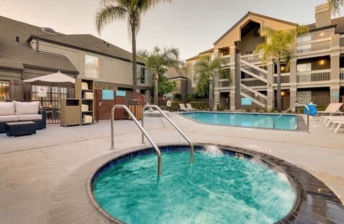 Sunnyvale Hotel | Better Choice for your Vacation! THREE Relaxing 2BR Suites, Swimming Pool!