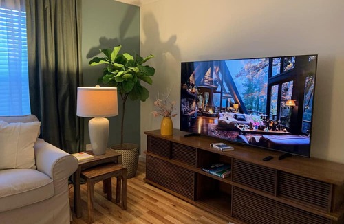 Midtown Sacramento Apartment | Full furnished 2 bedrooms townhouse apartment at midtown Sacramento, California.