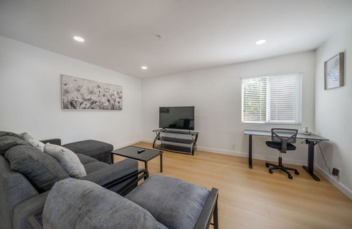 Alhambra Condo | 2BD/2BA Apartment near DT Alhambra