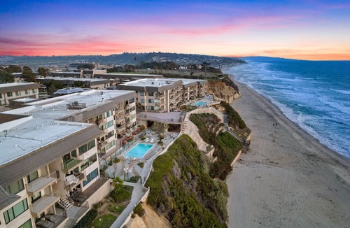 Solana Beach Apartment | Oceanview Solana Beach Getaway with Pool & Hot Tub