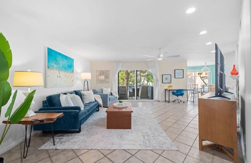 Solana Beach Apartment | Oceanview Solana Beach Getaway with Pool & Hot Tub