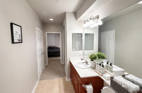 Marina del Rey House | Exclusive Room Private Bathroom in Shared Apartment with Hot Tub and Gym