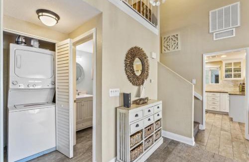 San Clemente House | Walk to the beach and Ole Hanson Casino Wedding Venues