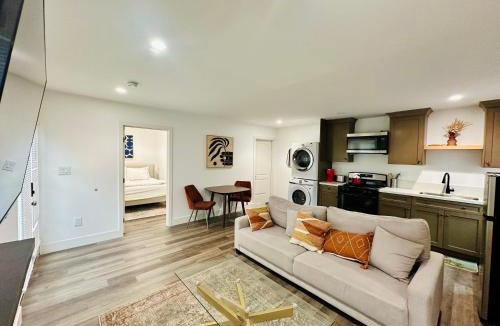 Park Mesa Heights Apartment | Modern LA Vacation House World Cup