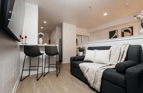 Downtown Apartment | Seaside Serenity - Chic Santa Monica Studio