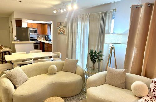 Glendale Apartment | Mid-City Charm 2BR Near LAs Hotspots!