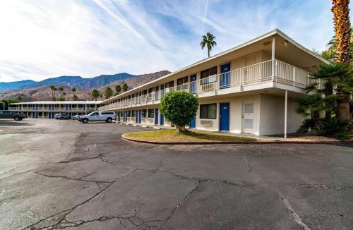 Palm Springs Hotel | Motel 6-Palm Springs, CA - East - Palm Canyon