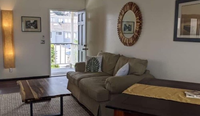 PEEK BAY/OCEAN VIEWS! WALK TO ALL!-500 sq.ft. King bed, full bath, Dog Friendly!