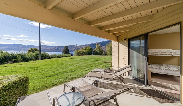 Wapato Point Halmalka Condo 512B Sleeps 8 by Outdoor Pool, Sandy Beach Amenities